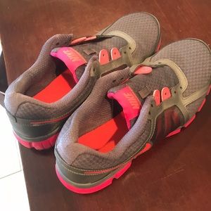 Nike Women’s Dual Fusion running shoes/sneakers